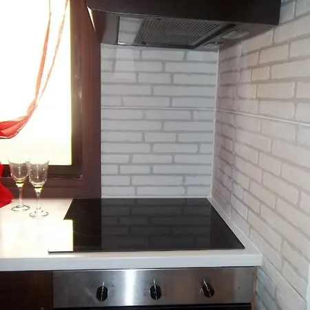 Amazing Center Flat 8 Red * Λάρνακα