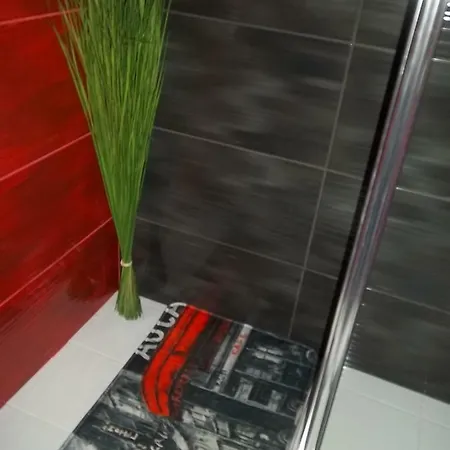 Amazing Center Flat 8 Red * Larnaca